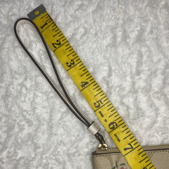 Sold Corner Zip Wristlet In Signature Canvas With Nostalgic Ditsy Print, flowers - Picture 7 of 7
